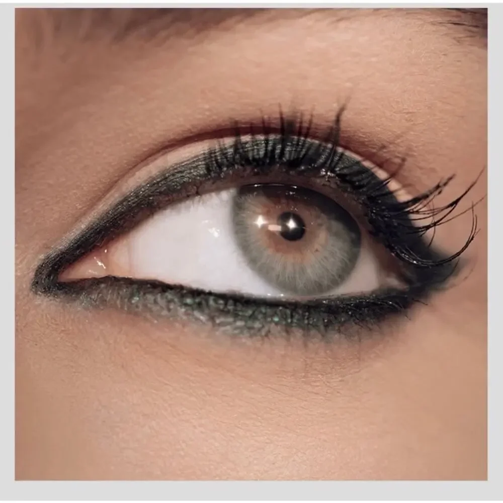 New in box Victoria Beckham satin kajal liner in olive with sharpener